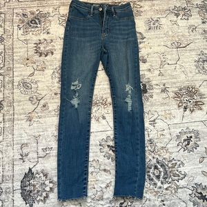 Old navy rockstar jeggings,extra high rise, size 14, adjustable waistband,ripped